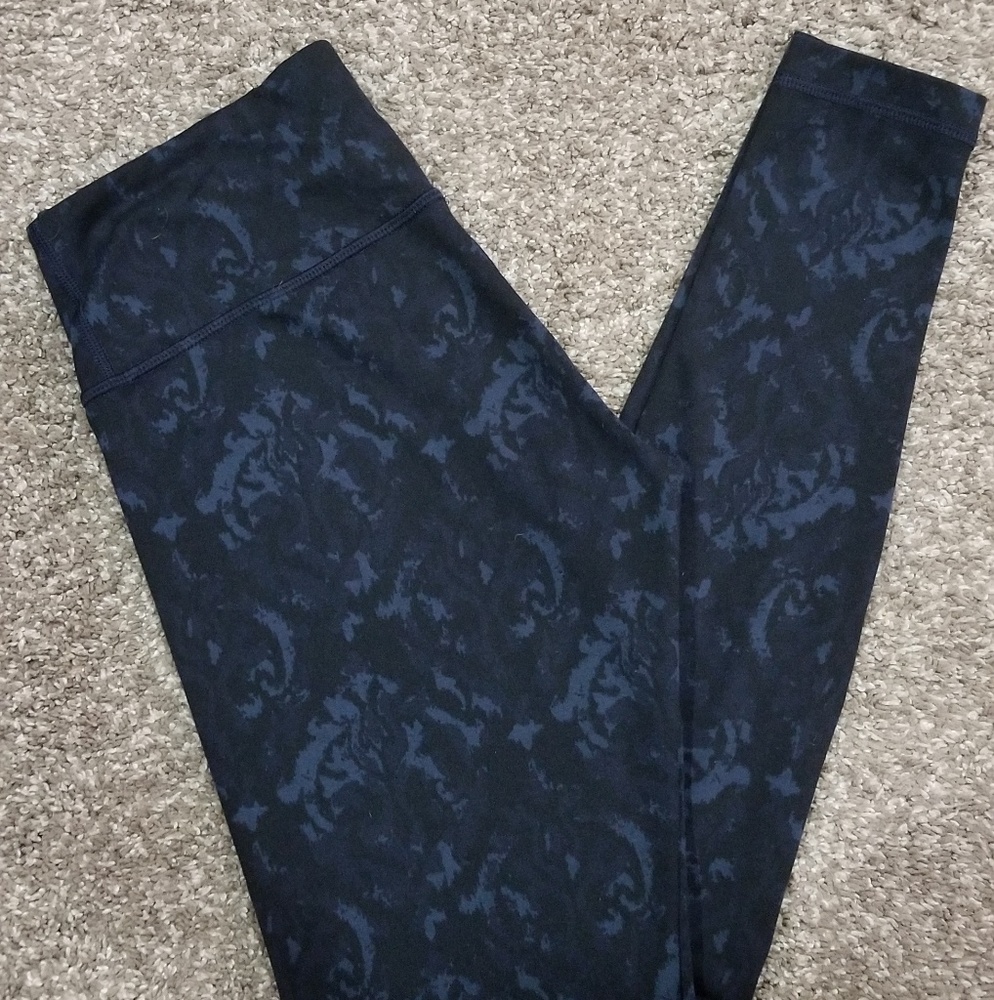 Lululemon leggings size 6